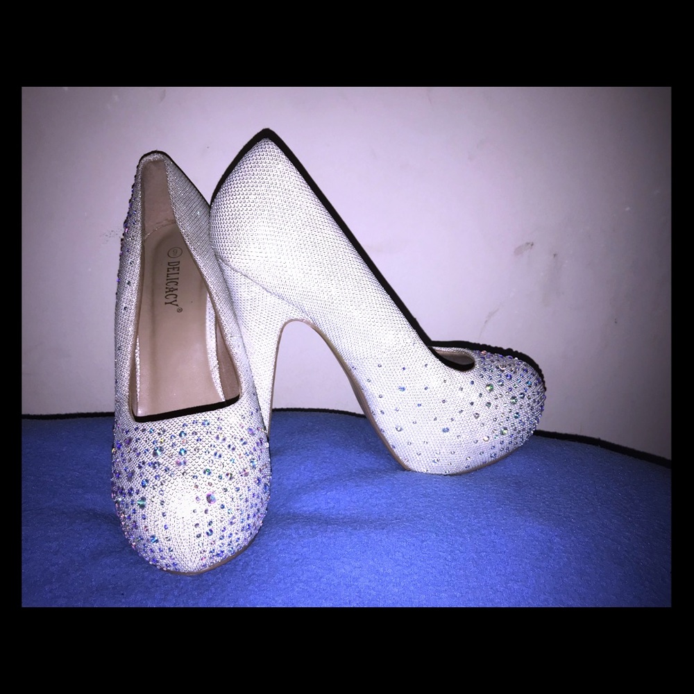 Delicacy Like New Gorgeous Studded High Heels 9M